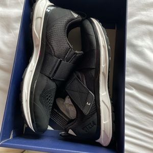 TIEM cycle shoes NWT